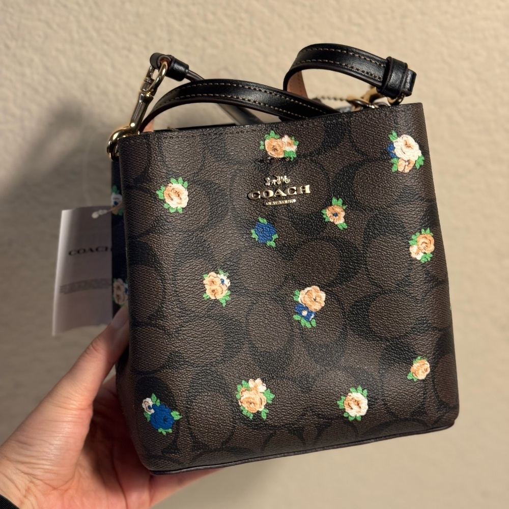 NWT Coach Mini Town Bucket Bag In Signature Canvas With Vintage Rose Print C7270 - Picture 1 of 16